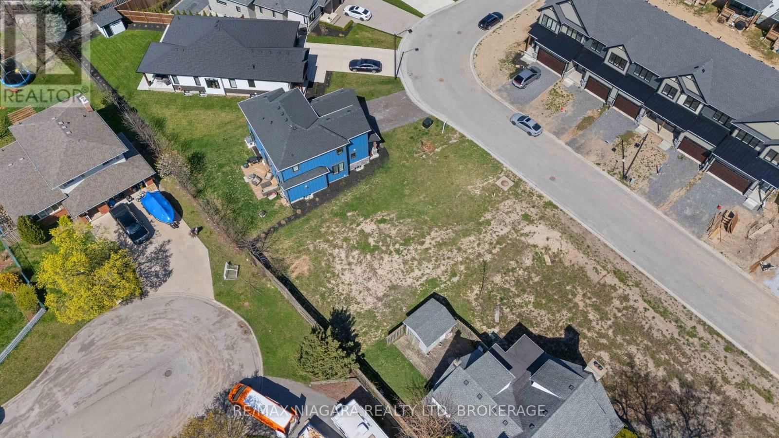 96 IVY CRESCENT Image 22