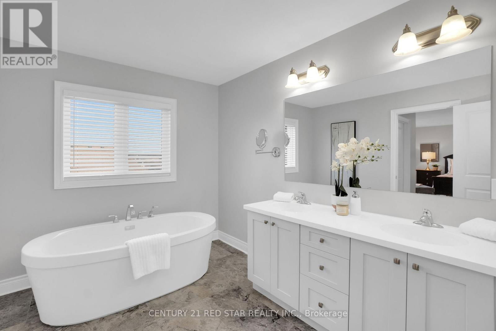16 MITCHELL CRESCENT Image 23