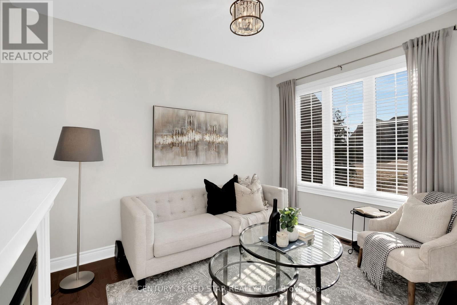 16 MITCHELL CRESCENT Image 3