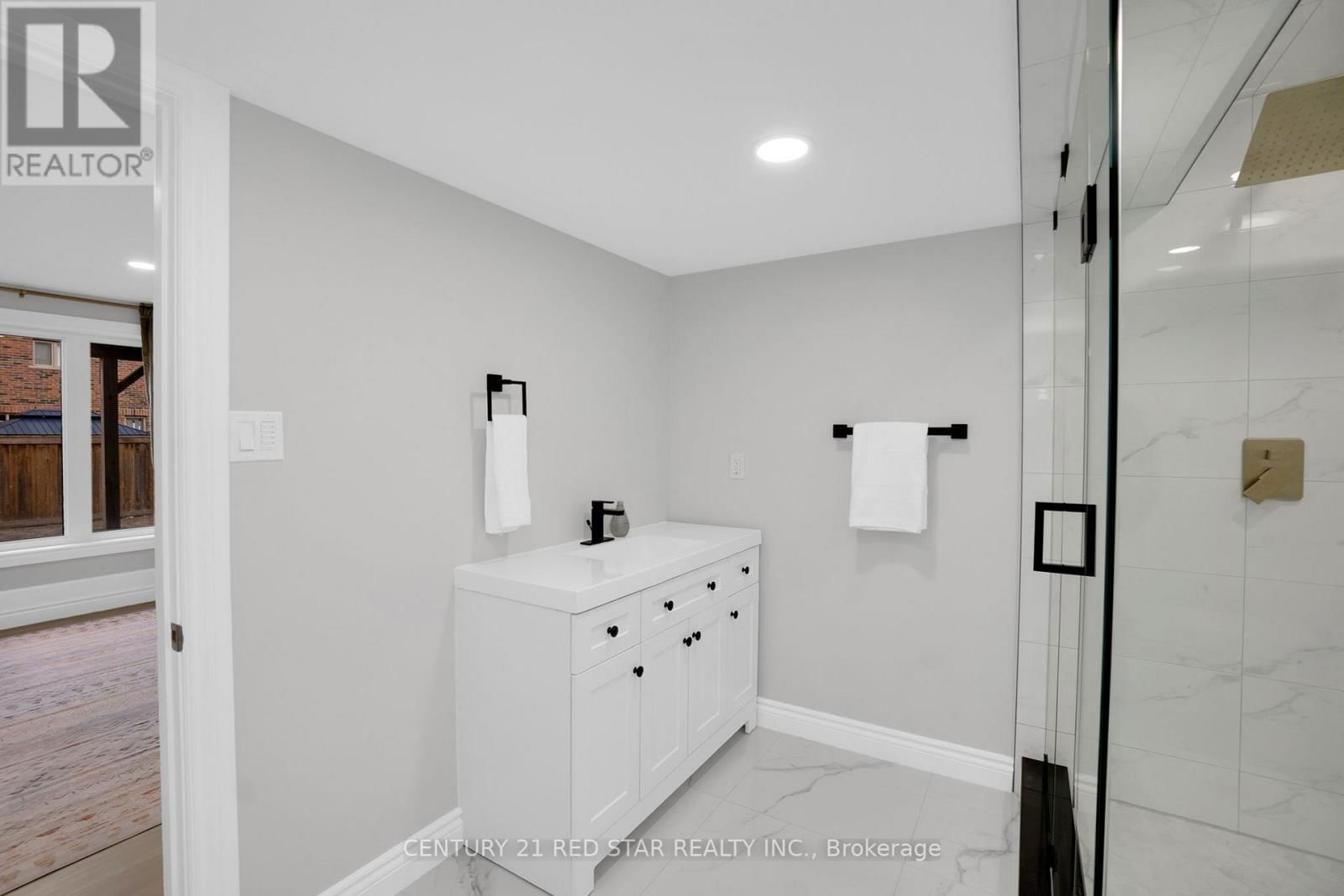 16 MITCHELL CRESCENT Image 38