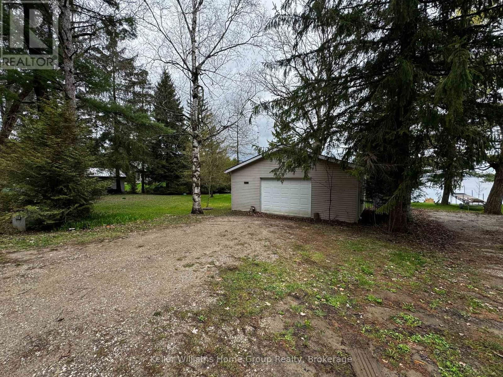 48 THIRD LINE Image 9