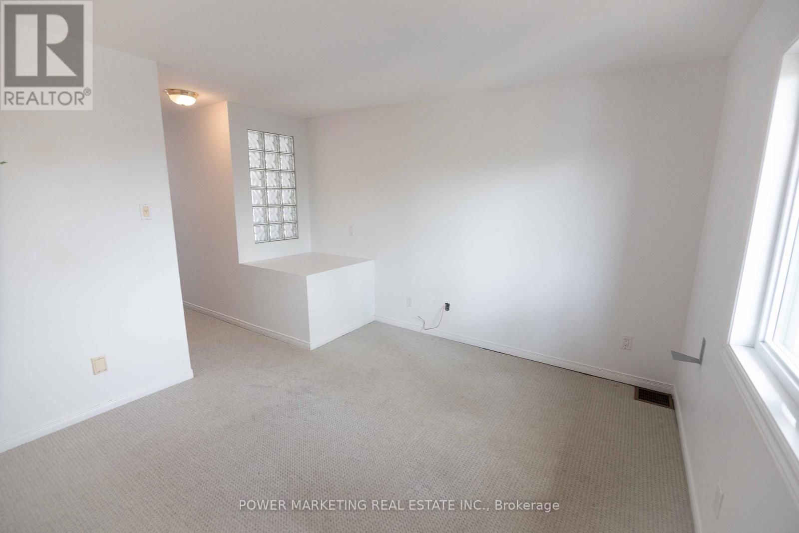 D - 40 MACLAREN STREET Image 17