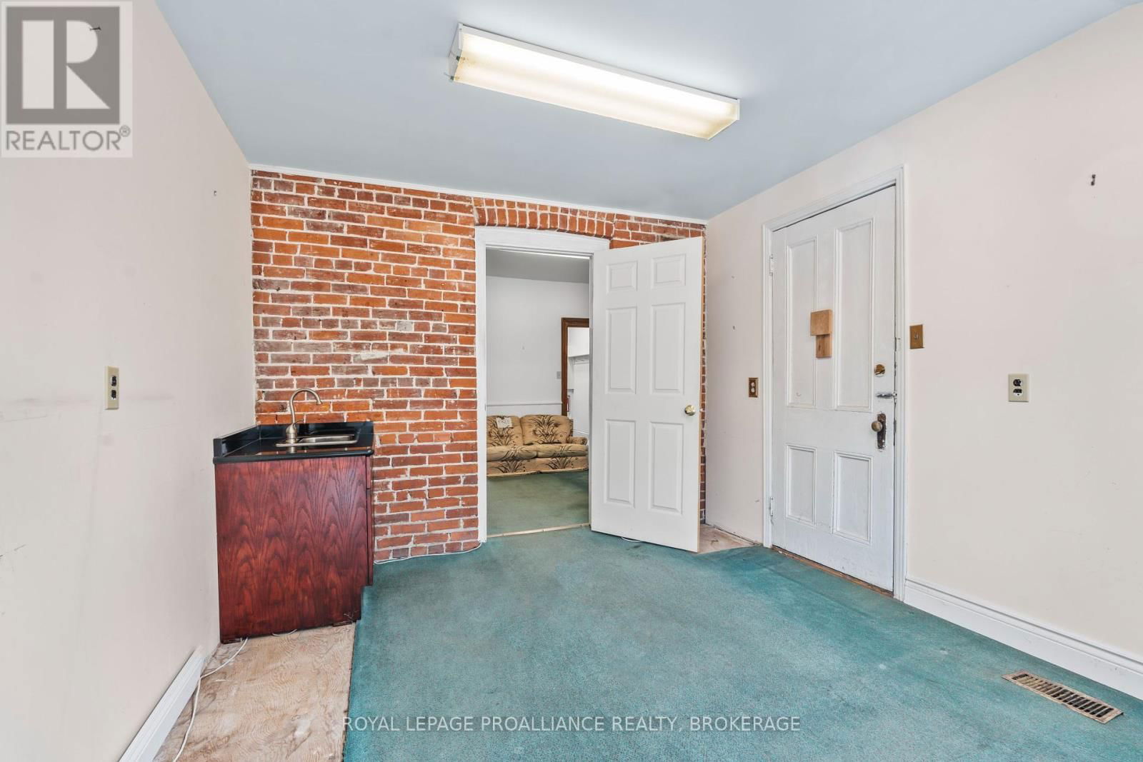 272 WELLINGTON STREET Image 11