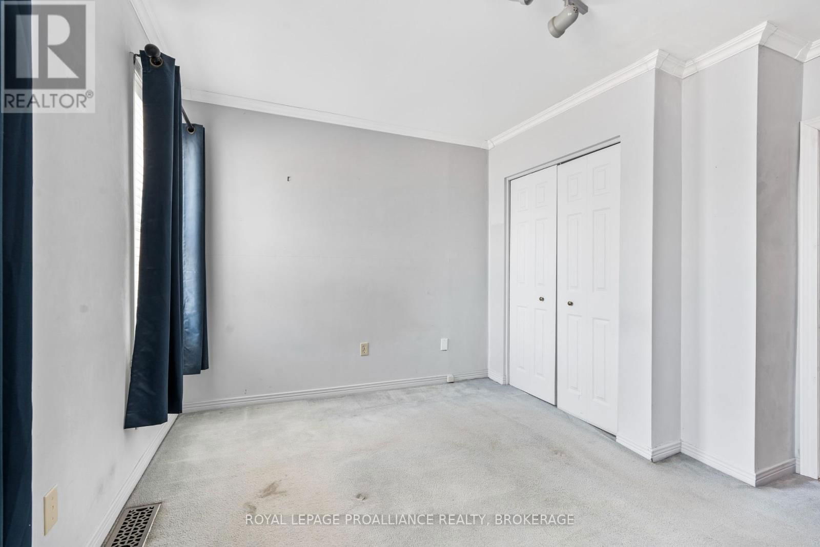 272 WELLINGTON STREET Image 12