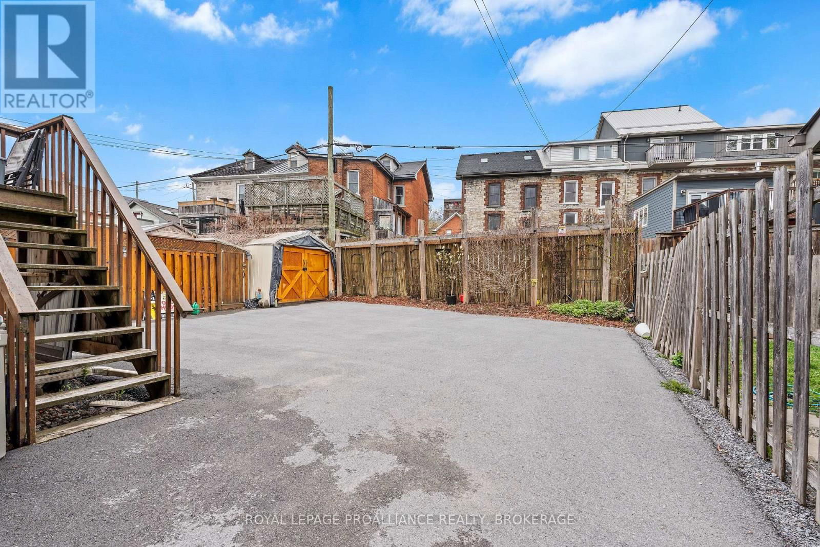 272 WELLINGTON STREET Image 17