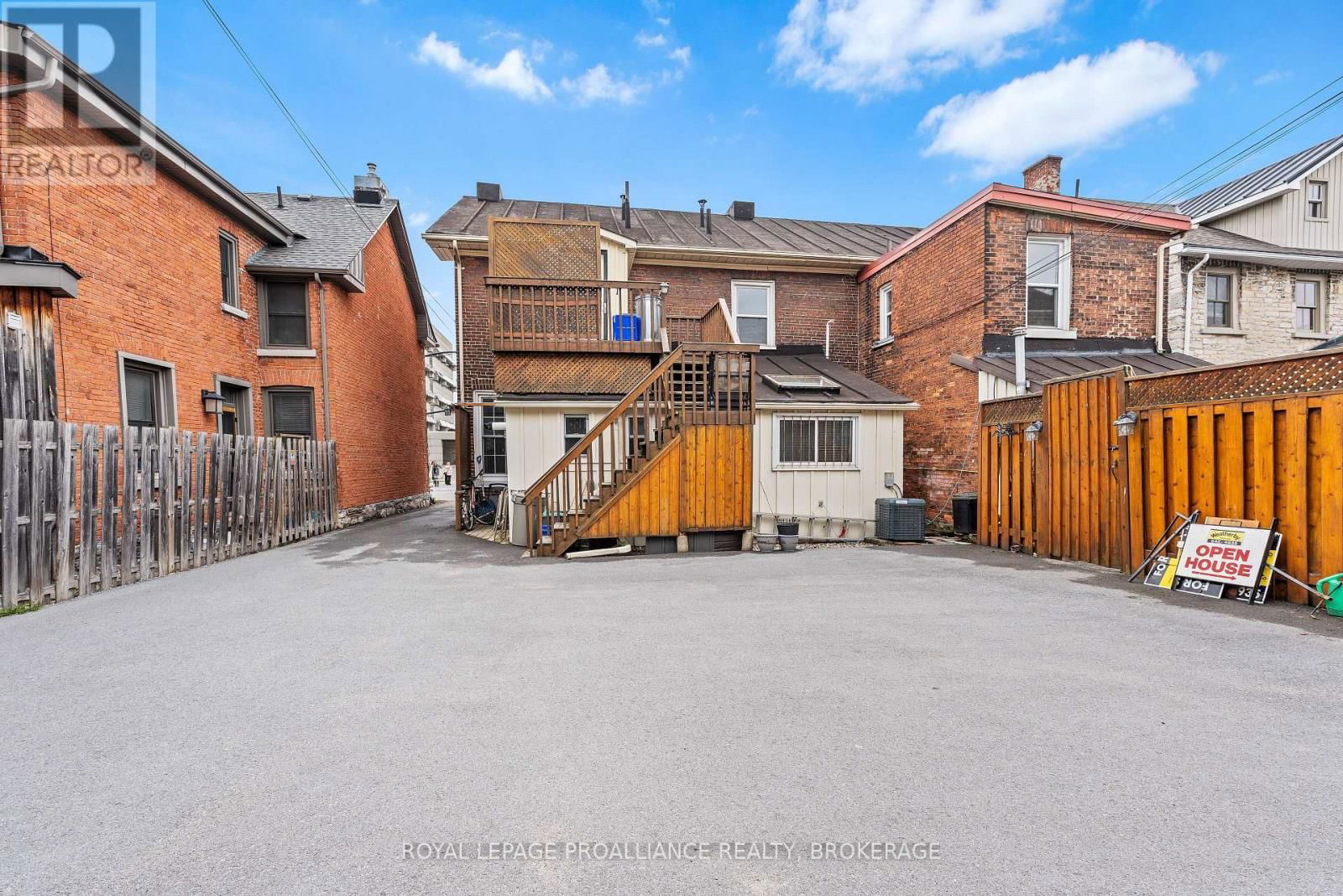 272 WELLINGTON STREET Image 18