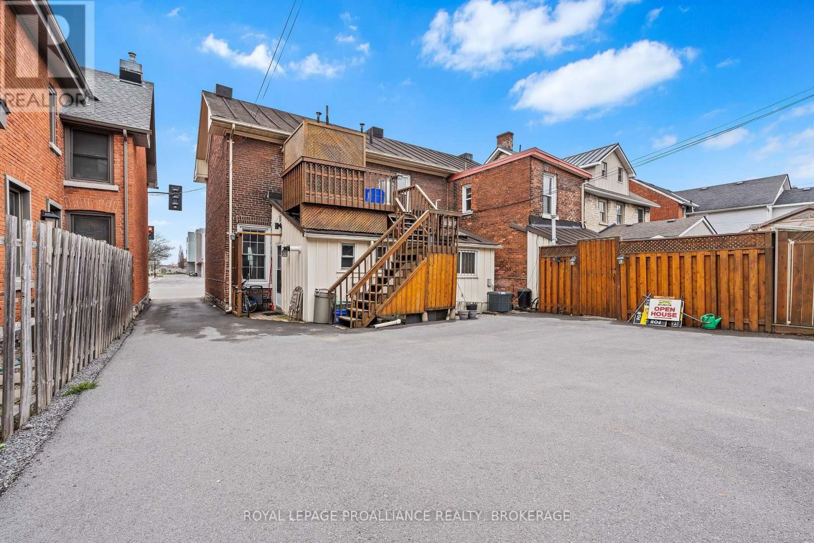 272 WELLINGTON STREET Image 19