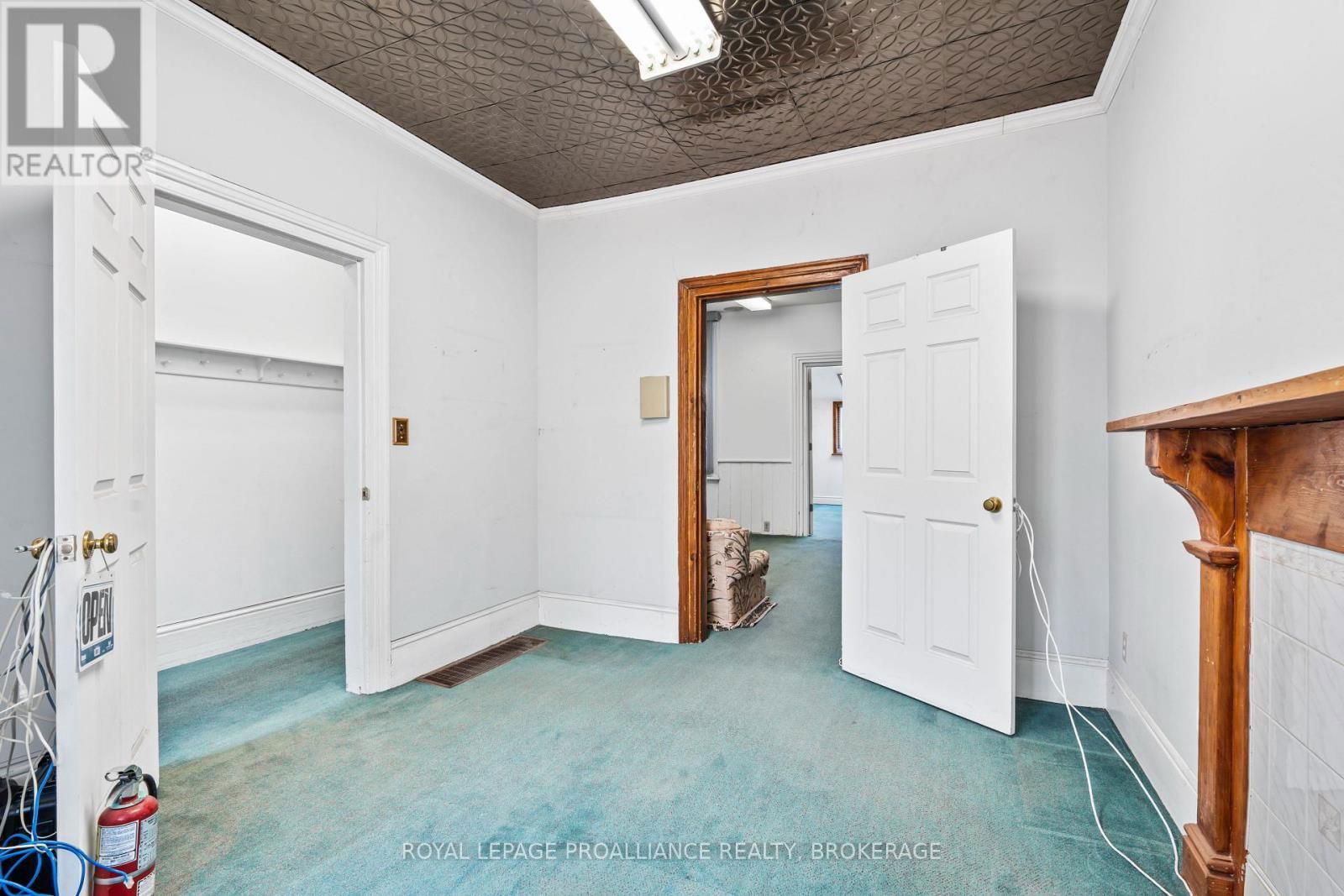 272 WELLINGTON STREET Image 8