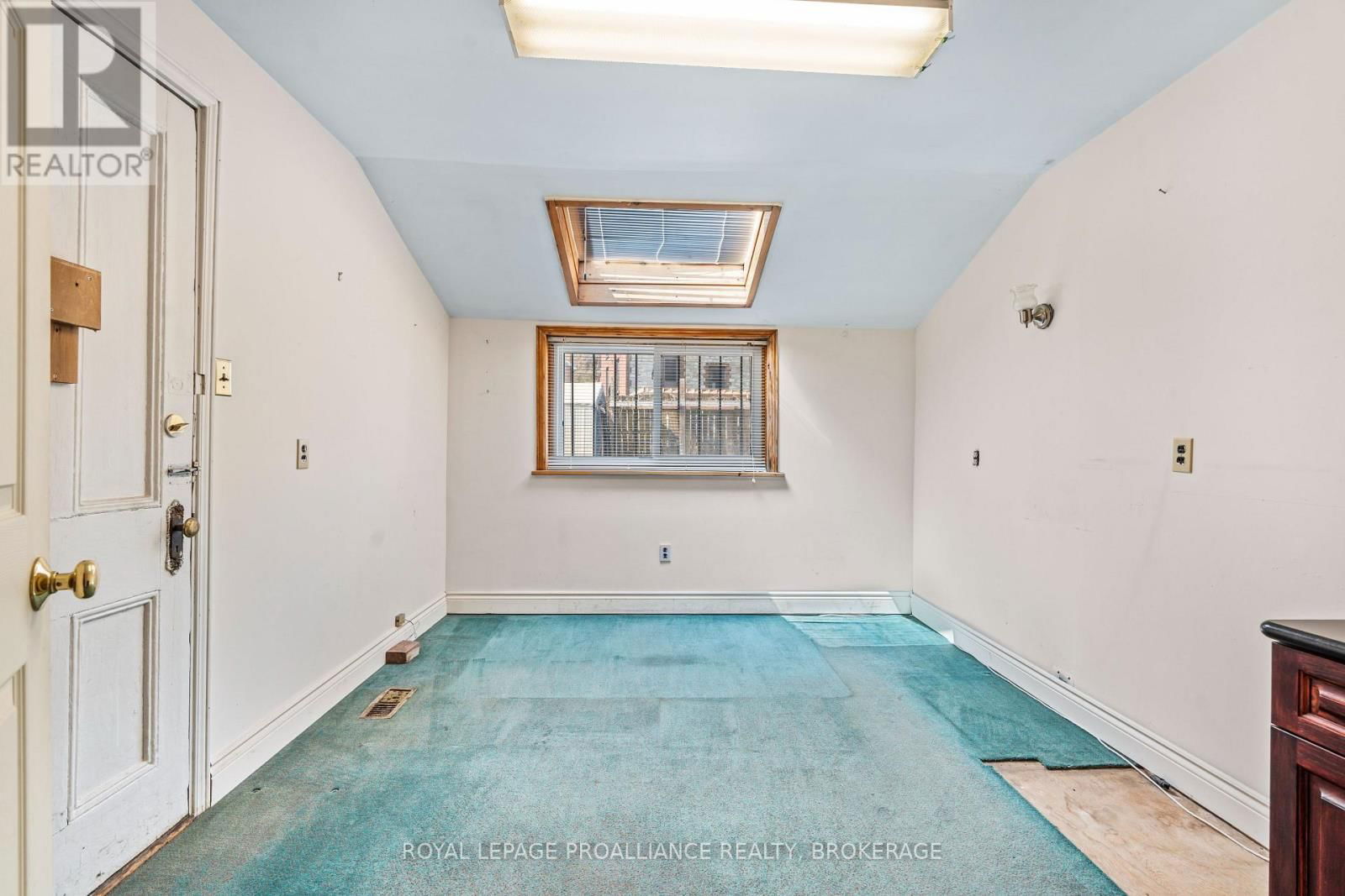 272 WELLINGTON STREET Image 9