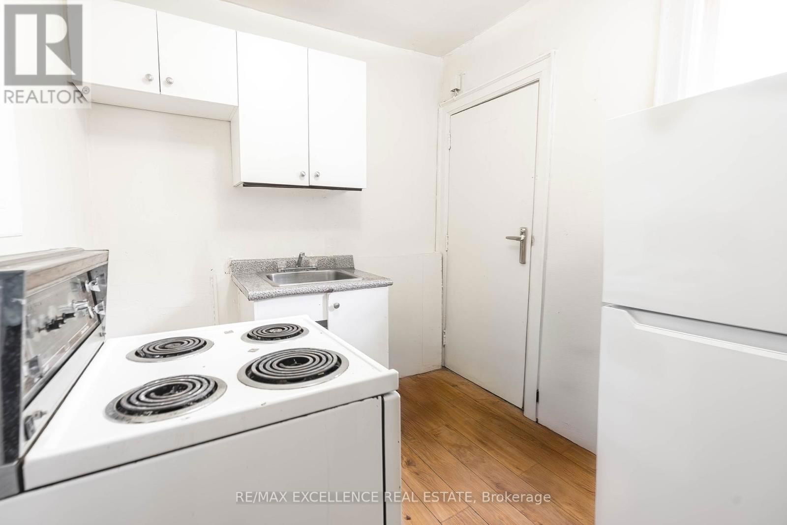 4 ROSEMONT AVENUE Image 6