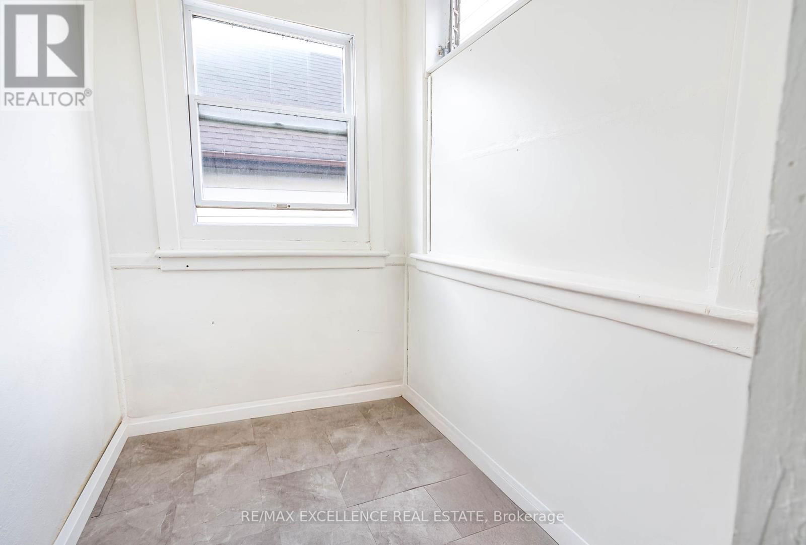 4 ROSEMONT AVENUE Image 7