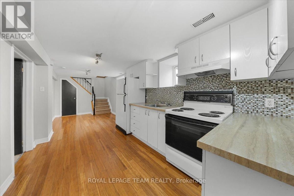 607 MACLAREN STREET Image 11