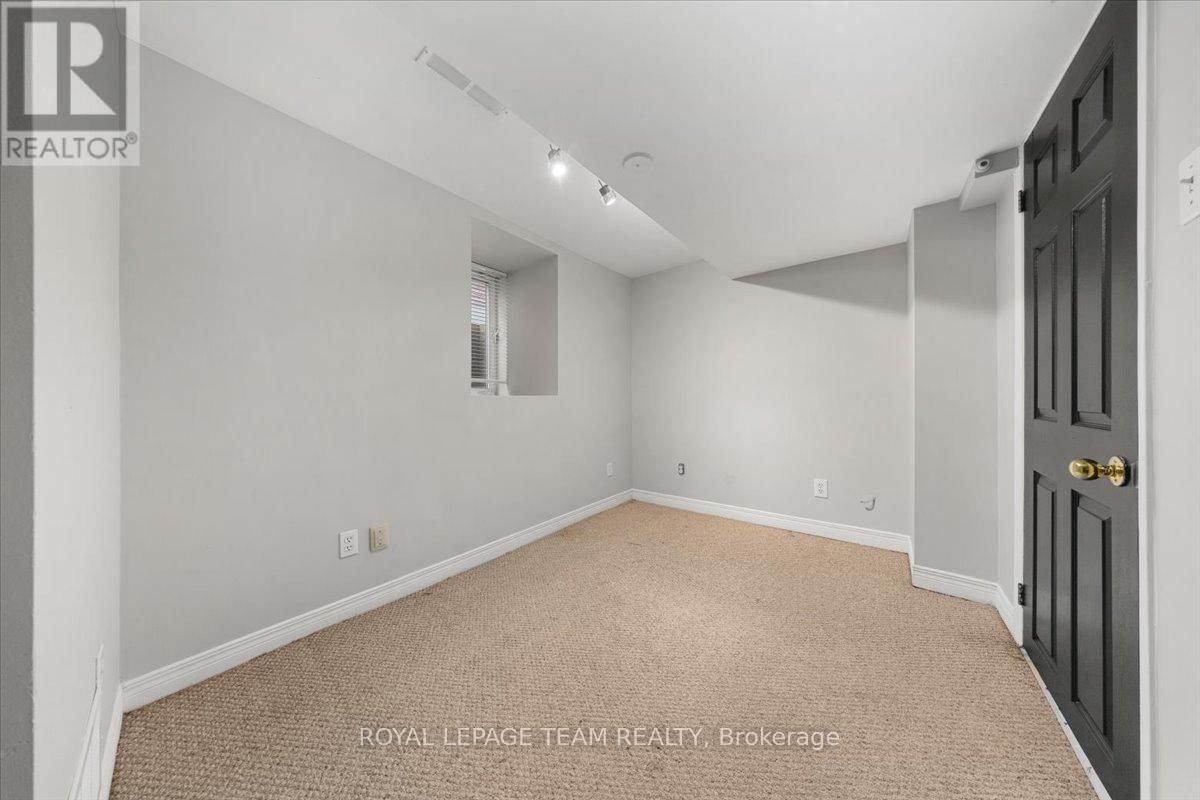 607 MACLAREN STREET Image 13