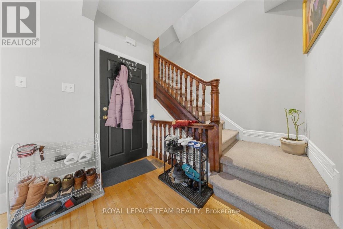 607 MACLAREN STREET Image 16