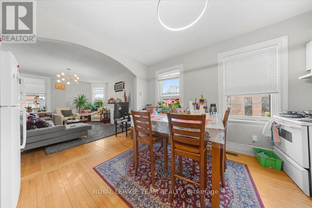 607 MACLAREN STREET Image 19