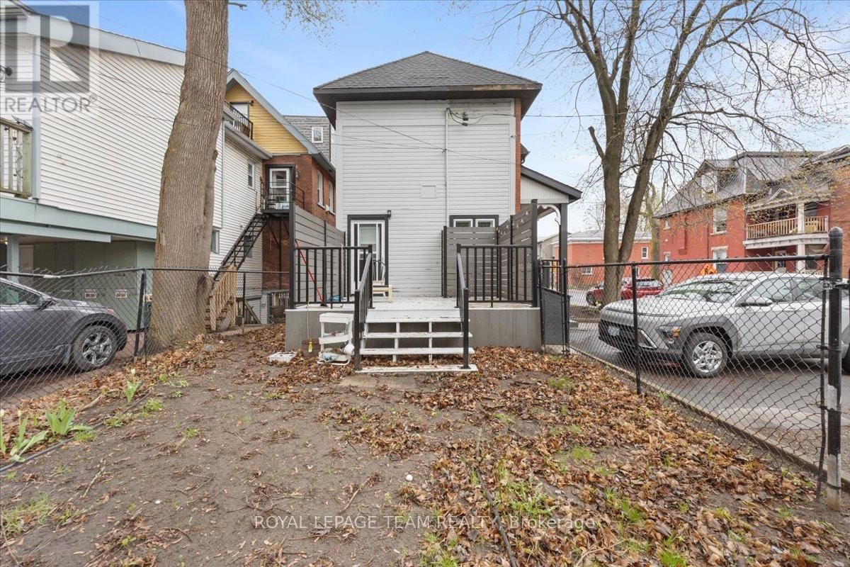 607 MACLAREN STREET Image 21