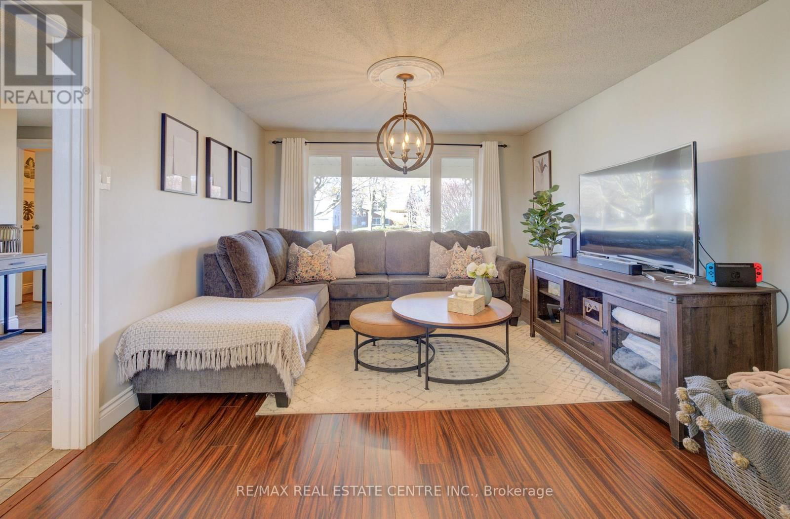 47 MANOR DRIVE Image 12