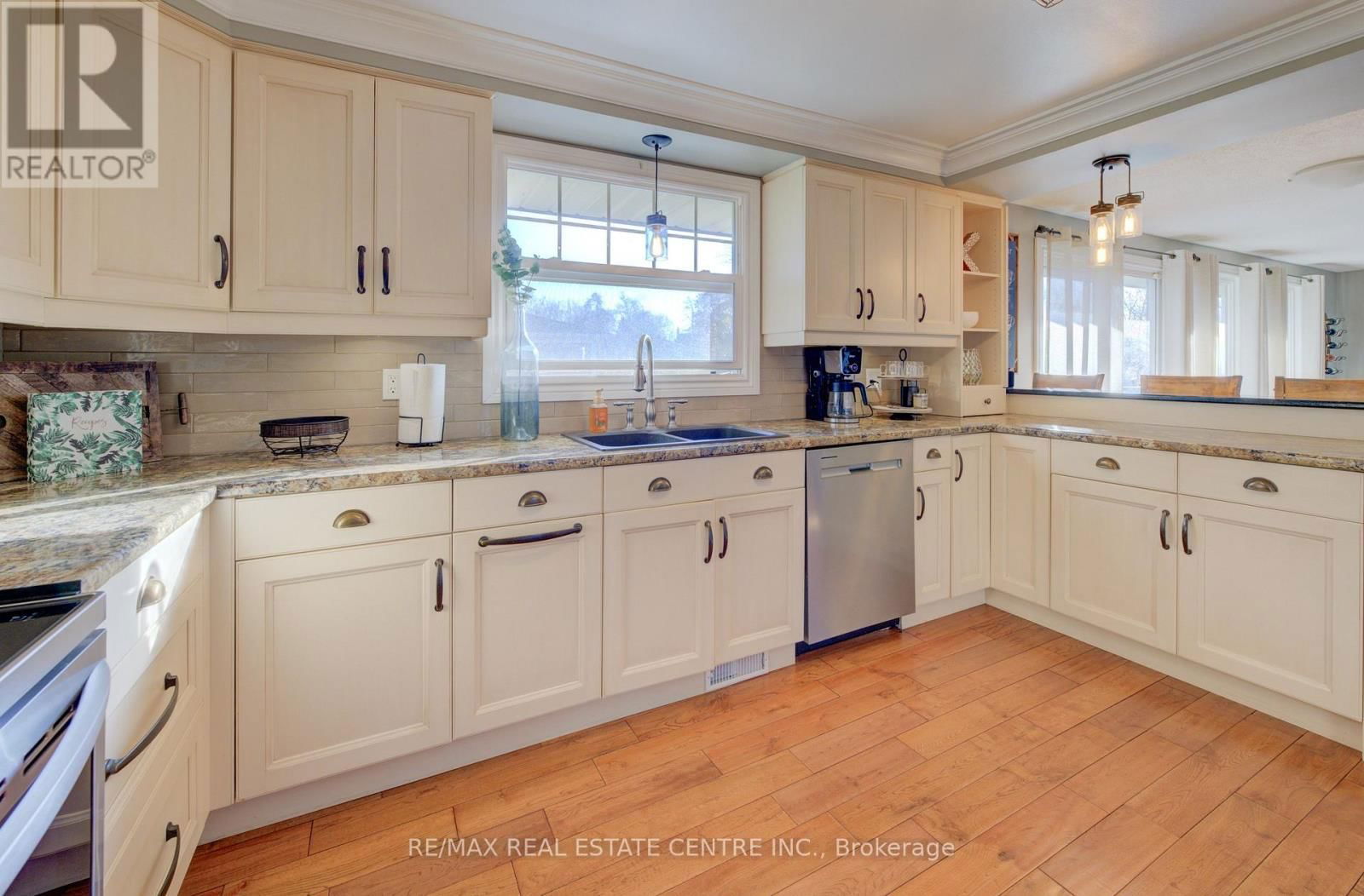 47 MANOR DRIVE Image 25