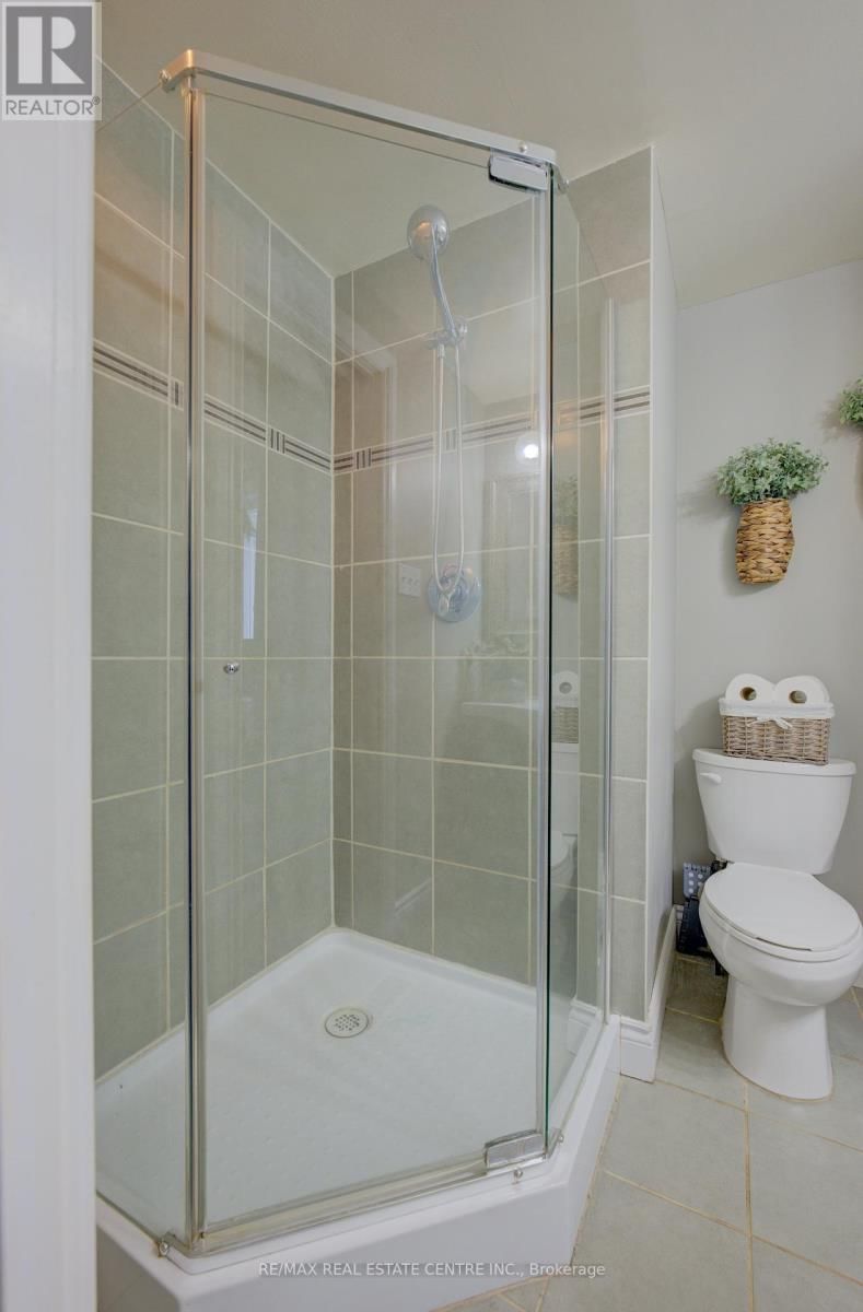 47 MANOR DRIVE Image 35