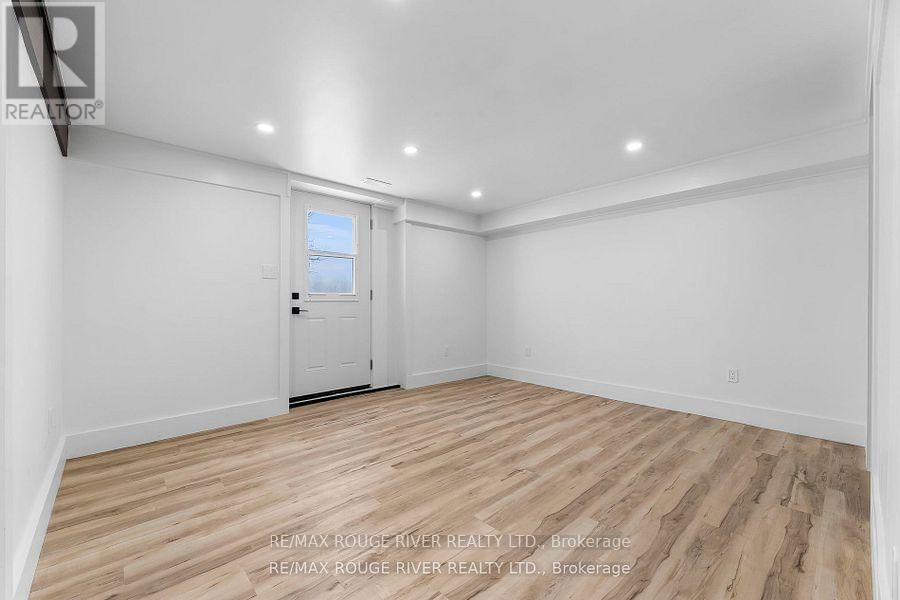 663 SWEET ROAD Image 32