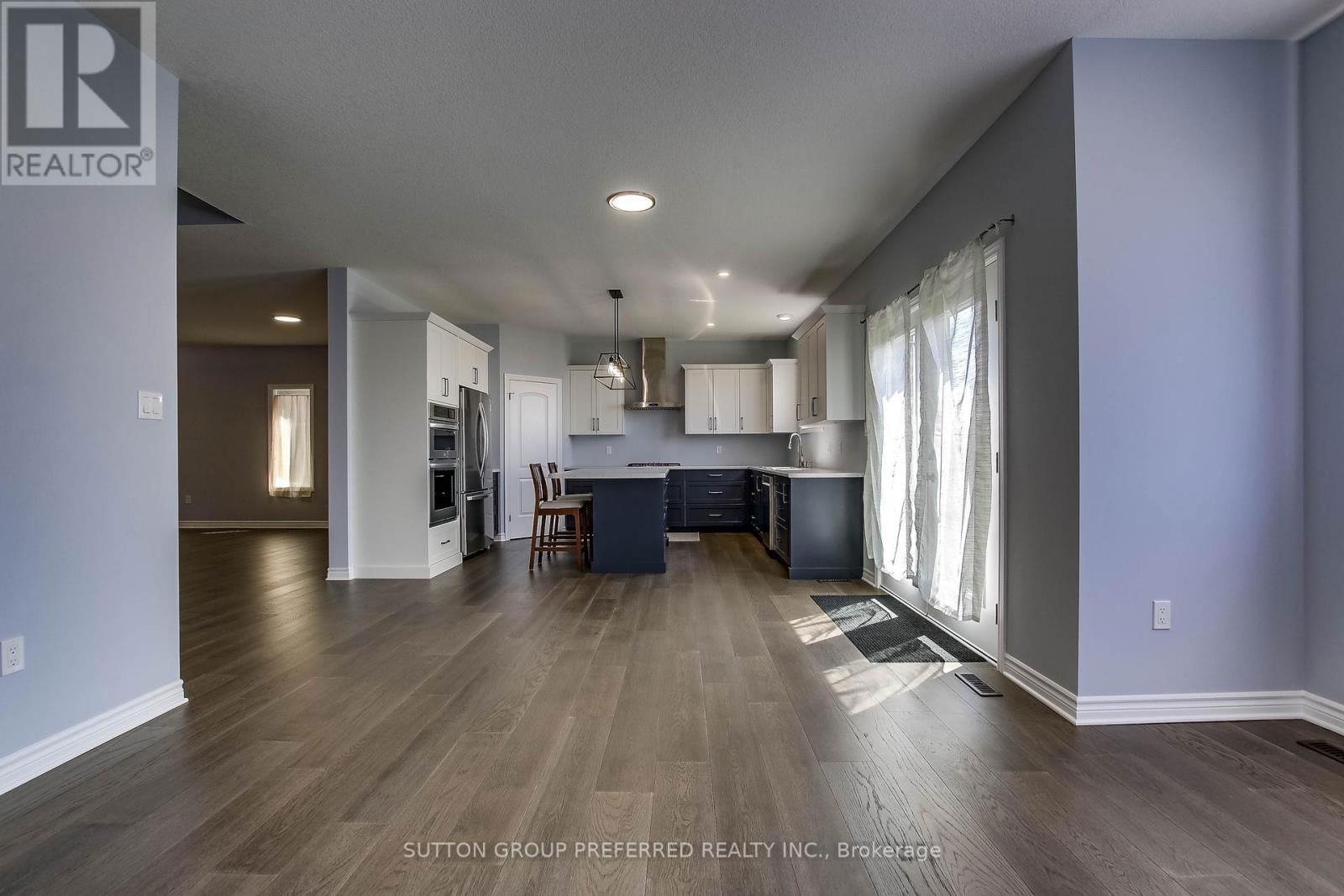 1005 RIVERBEND ROAD Image 11