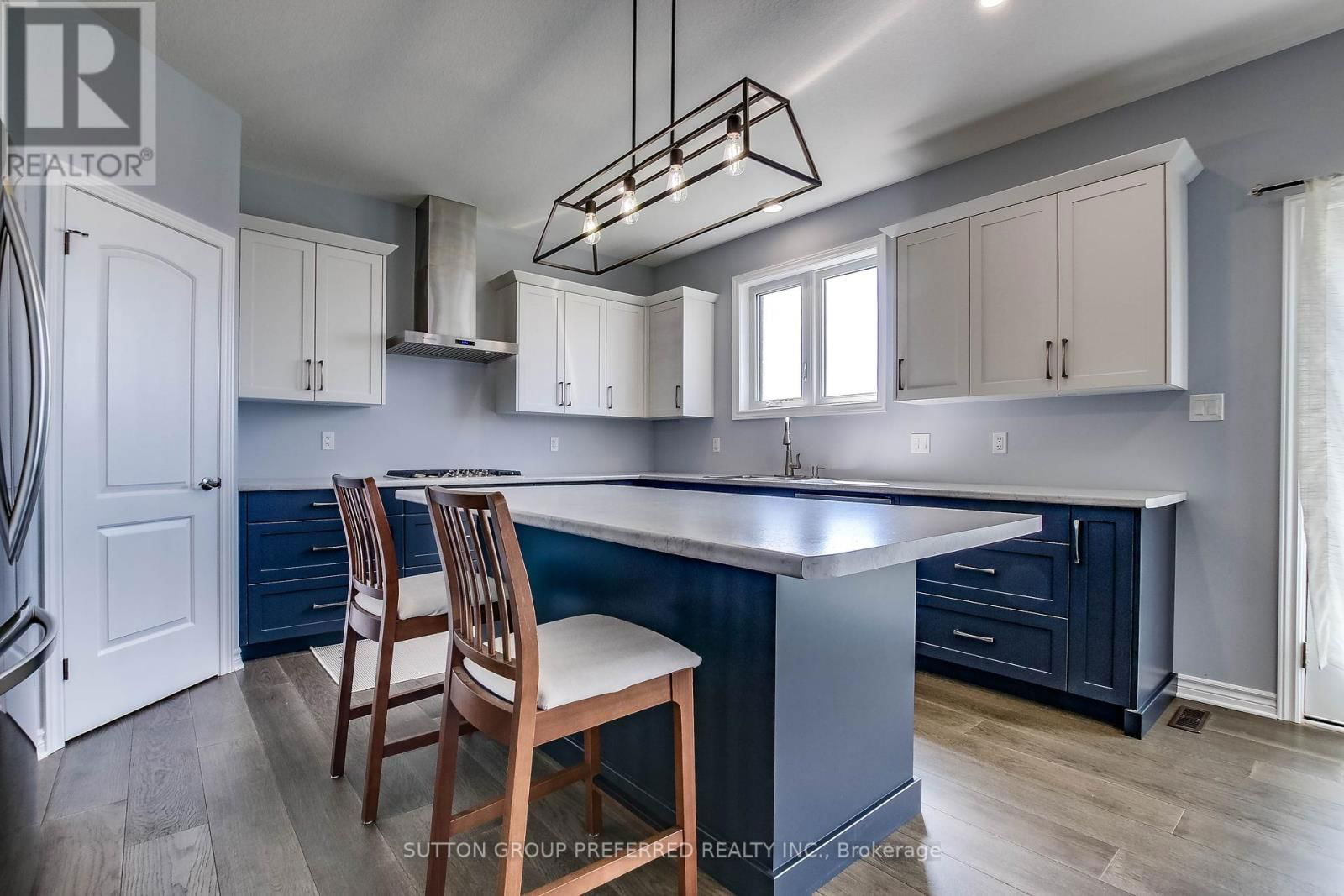 1005 RIVERBEND ROAD Image 6