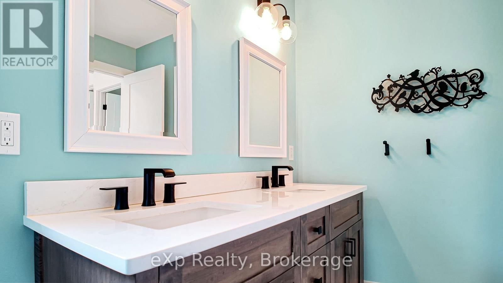 130 LOUISE CREEK CRESCENT Image 26