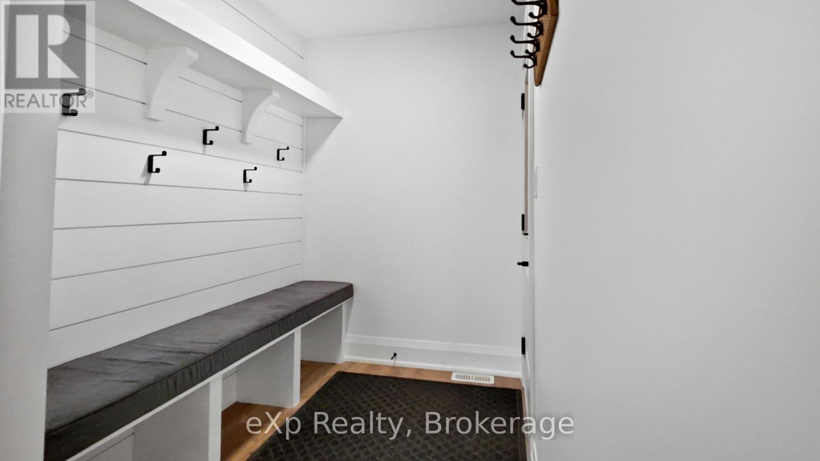 130 LOUISE CREEK CRESCENT Image 28