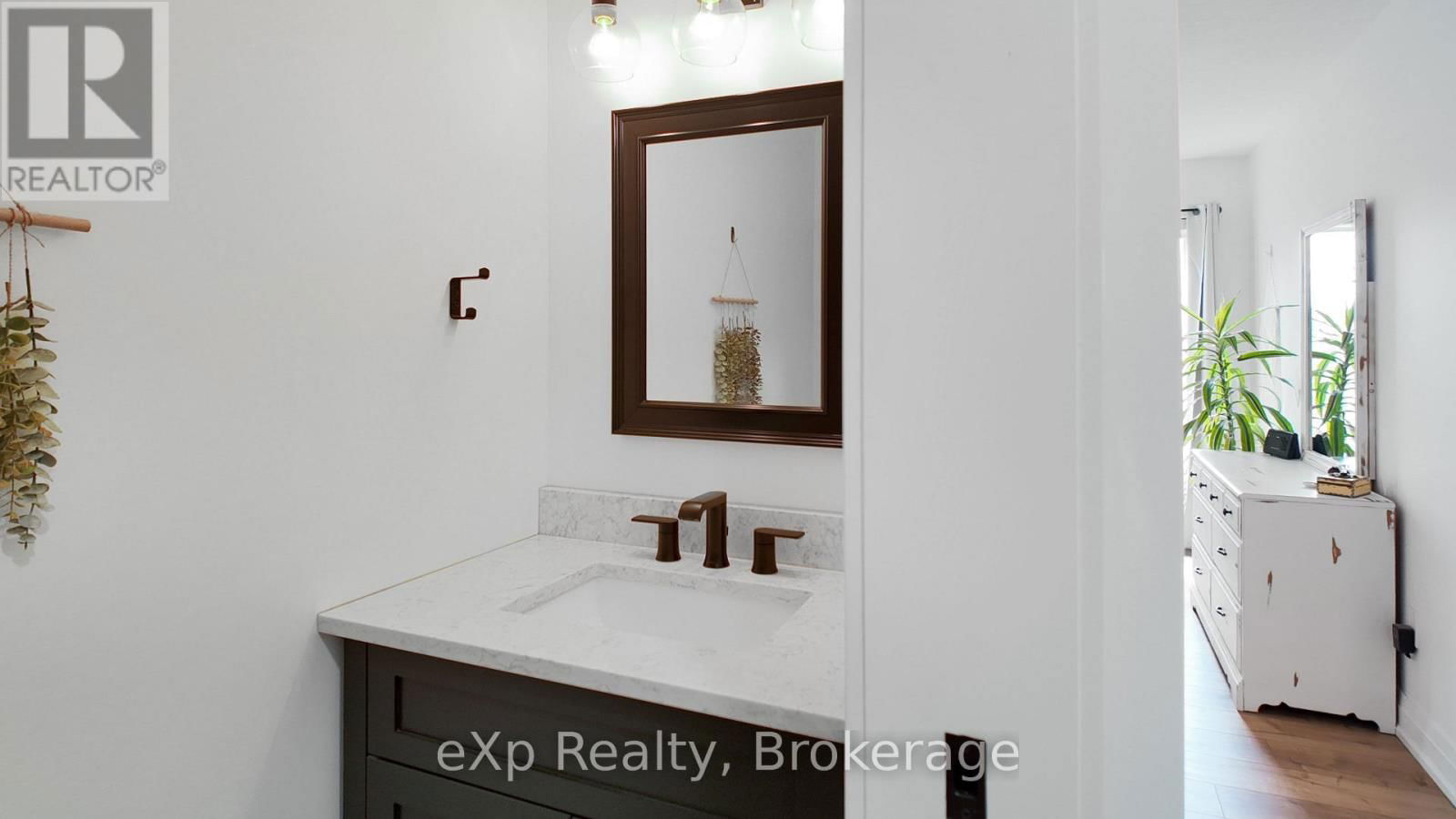 130 LOUISE CREEK CRESCENT Image 30