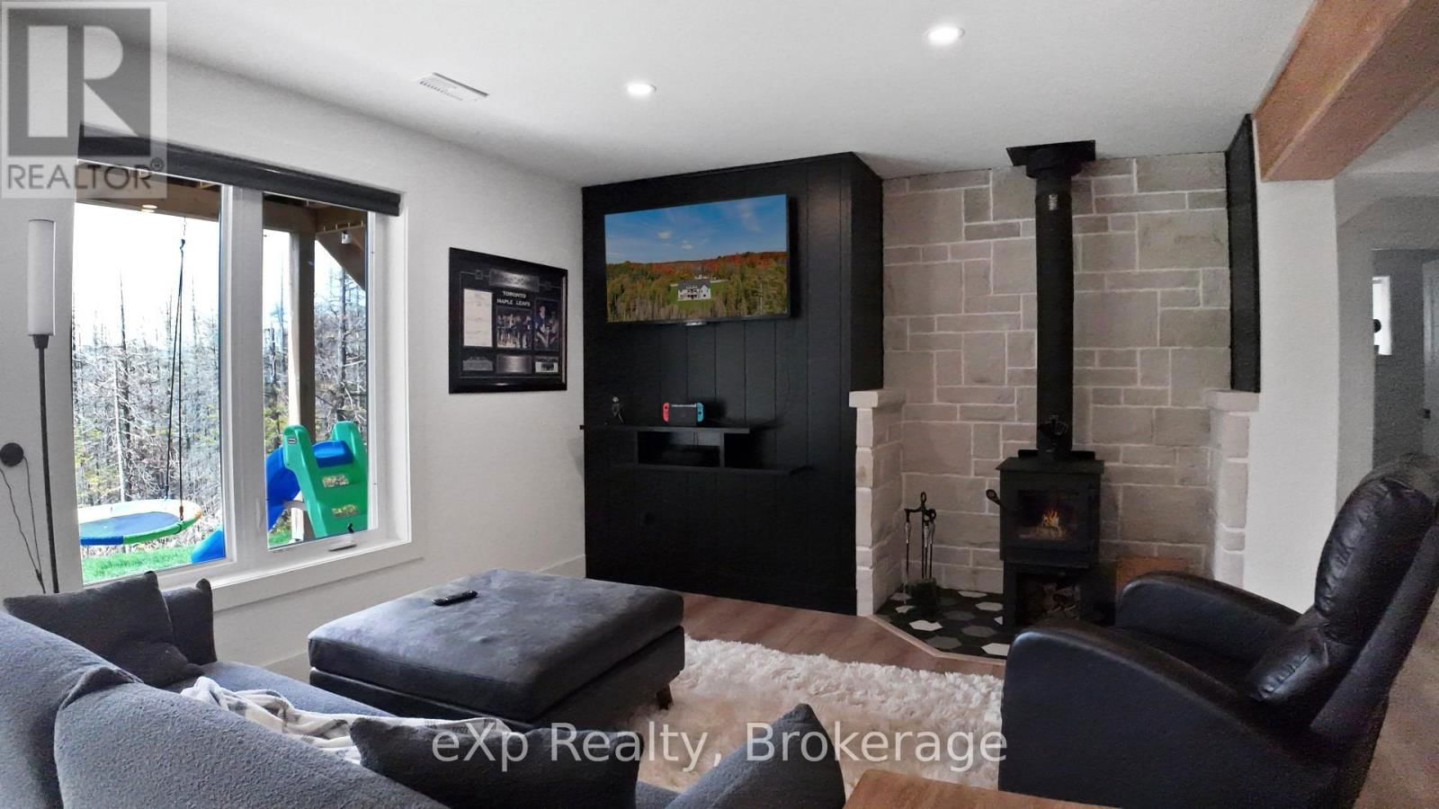 130 LOUISE CREEK CRESCENT Image 32