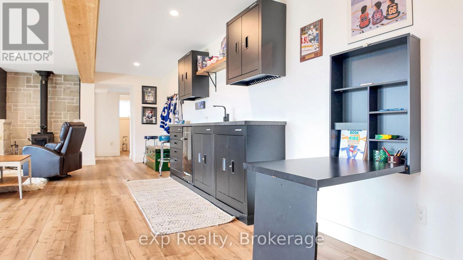 130 LOUISE CREEK CRESCENT Image 35
