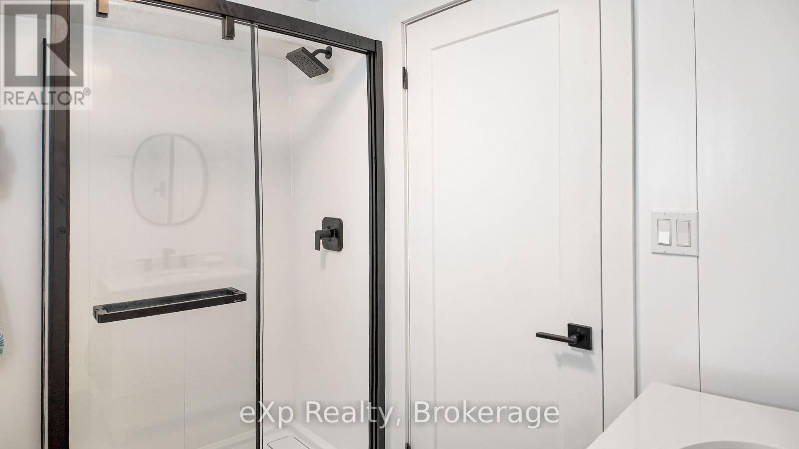 130 LOUISE CREEK CRESCENT Image 40