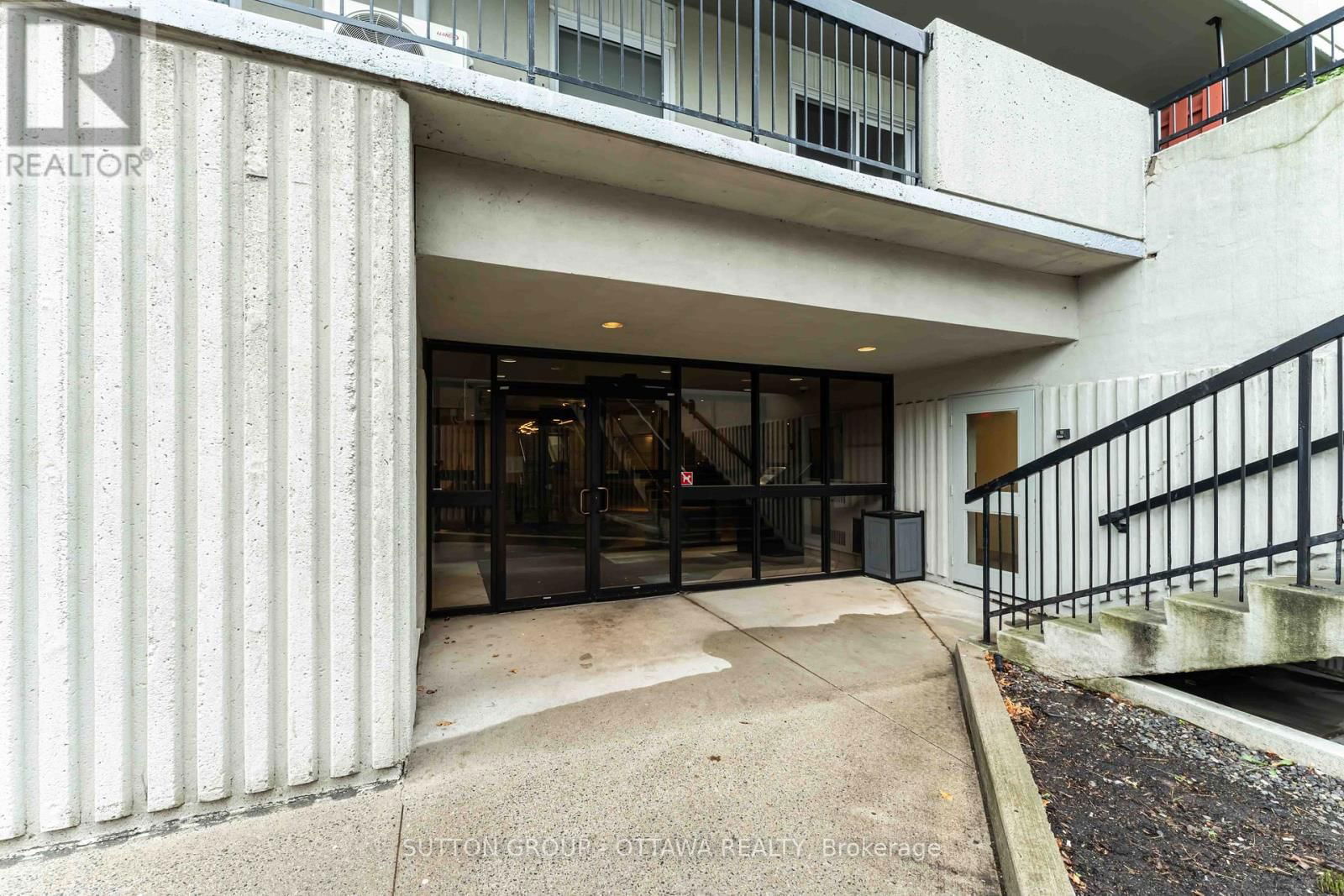 705 - 158C MCARTHUR AVENUE Image 3