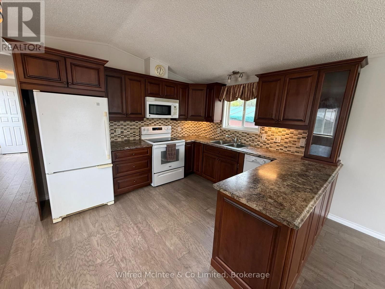 19 DOVE ROAD Image 12