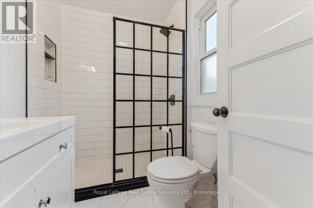 160 HOME STREET Image 13