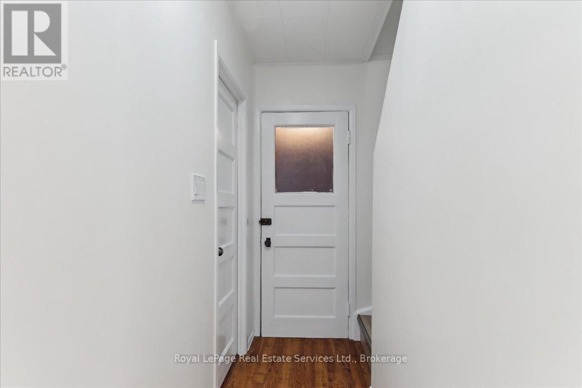160 HOME STREET Image 14