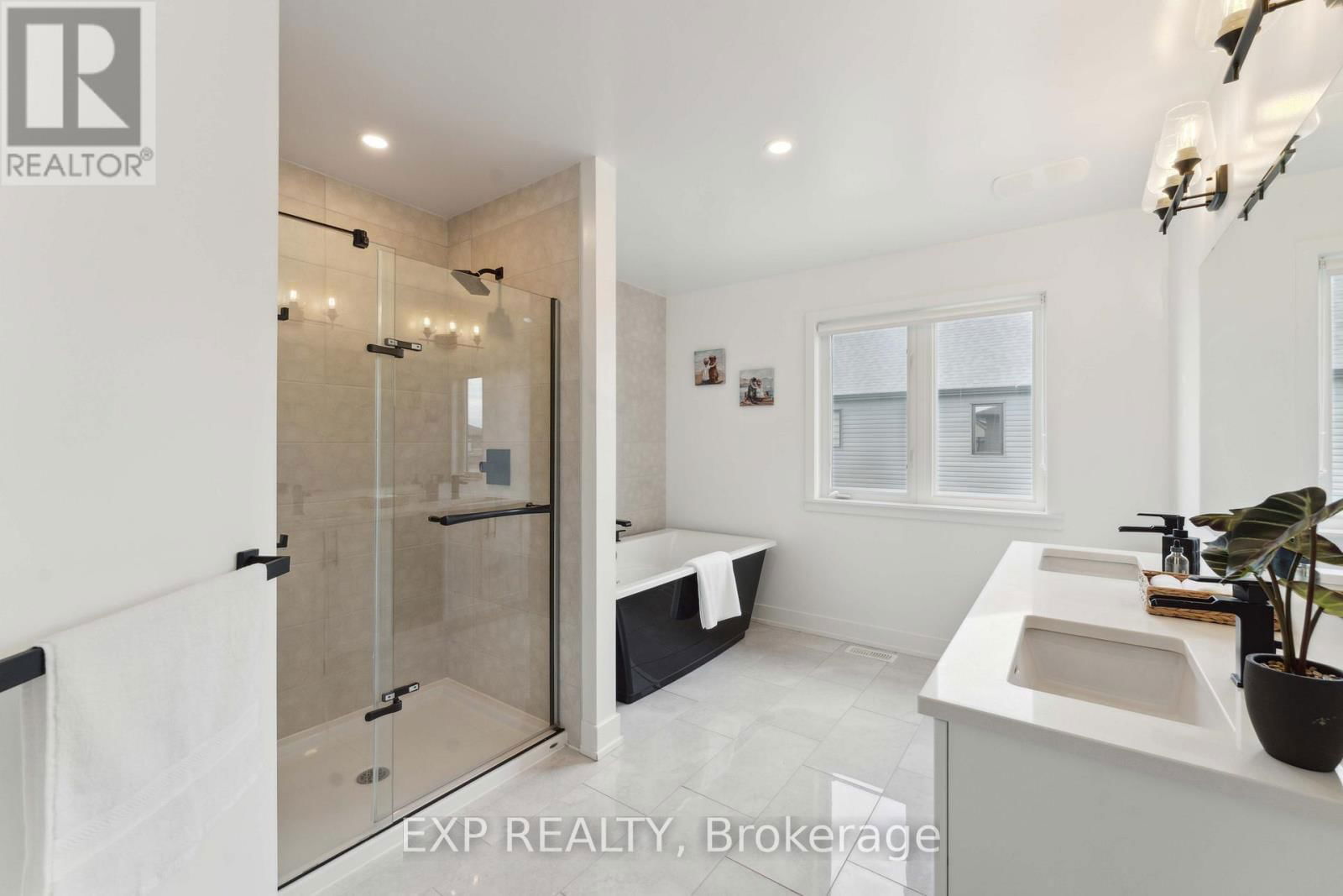 46 ANDROMEDA ROAD Image 22