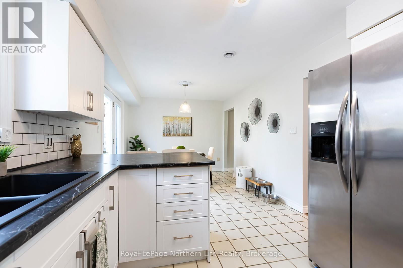 3 CANTERBURY CRESCENT Image 22
