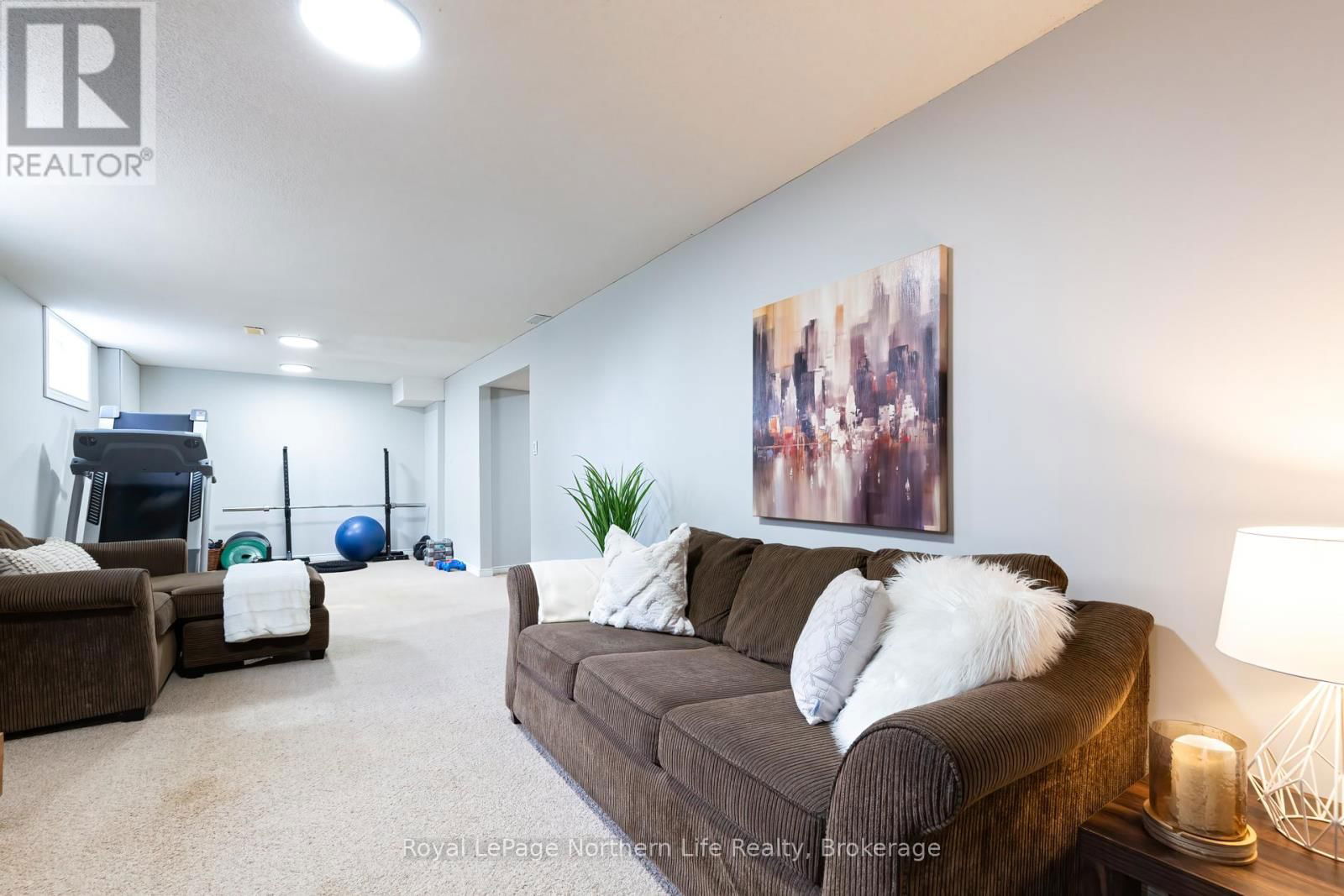 3 CANTERBURY CRESCENT Image 43