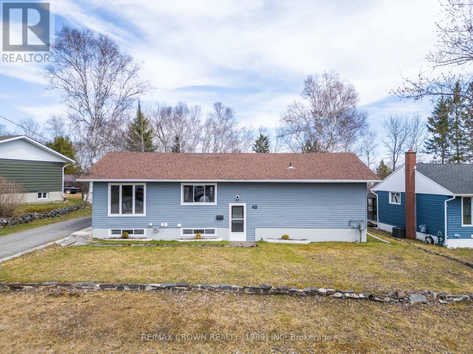 40 BIRCH CRESCENT Image 1