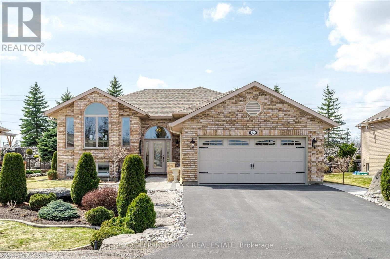 42 HUNTINGWOOD CRESCENT Image 1