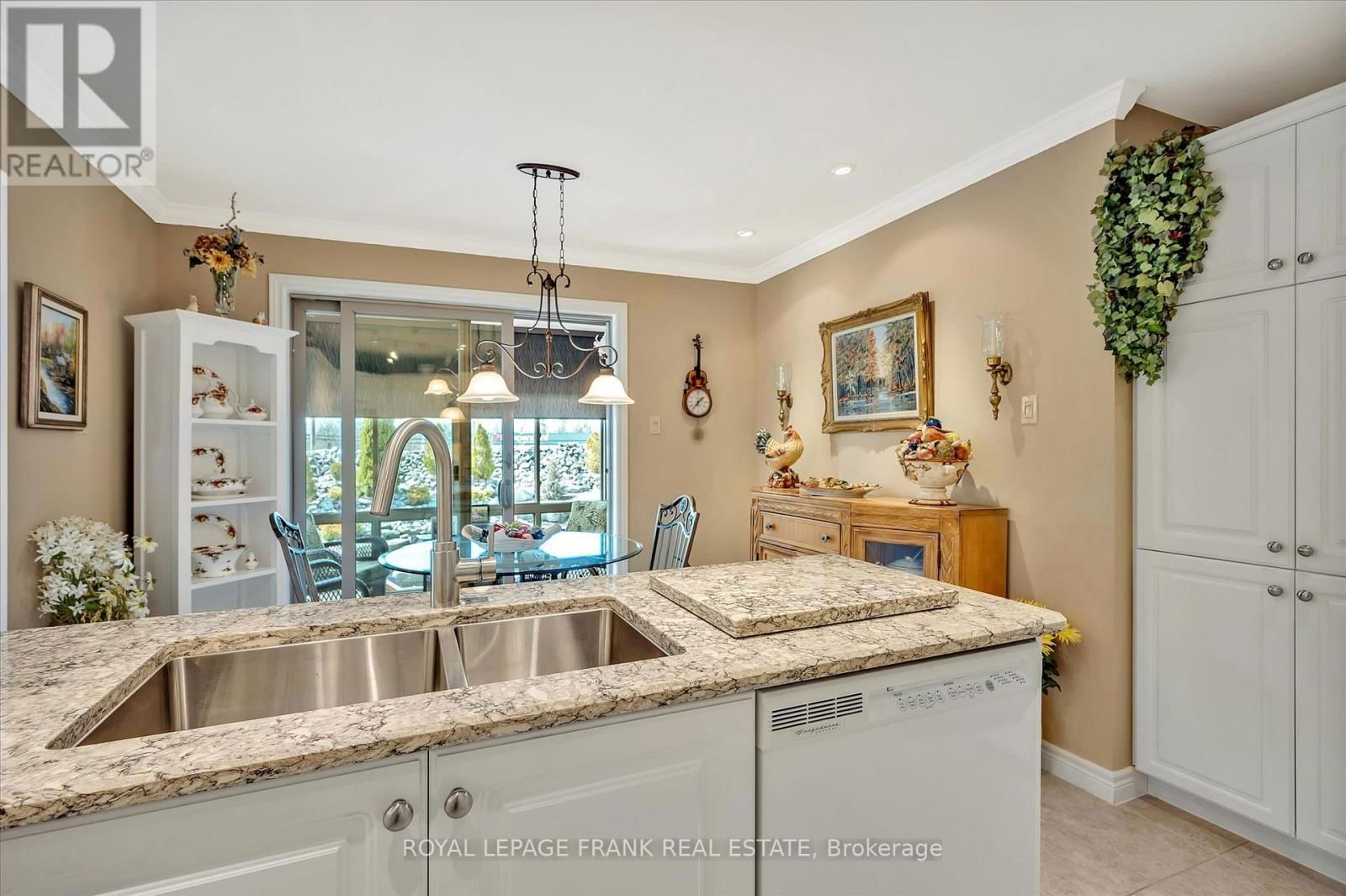 42 HUNTINGWOOD CRESCENT Image 10