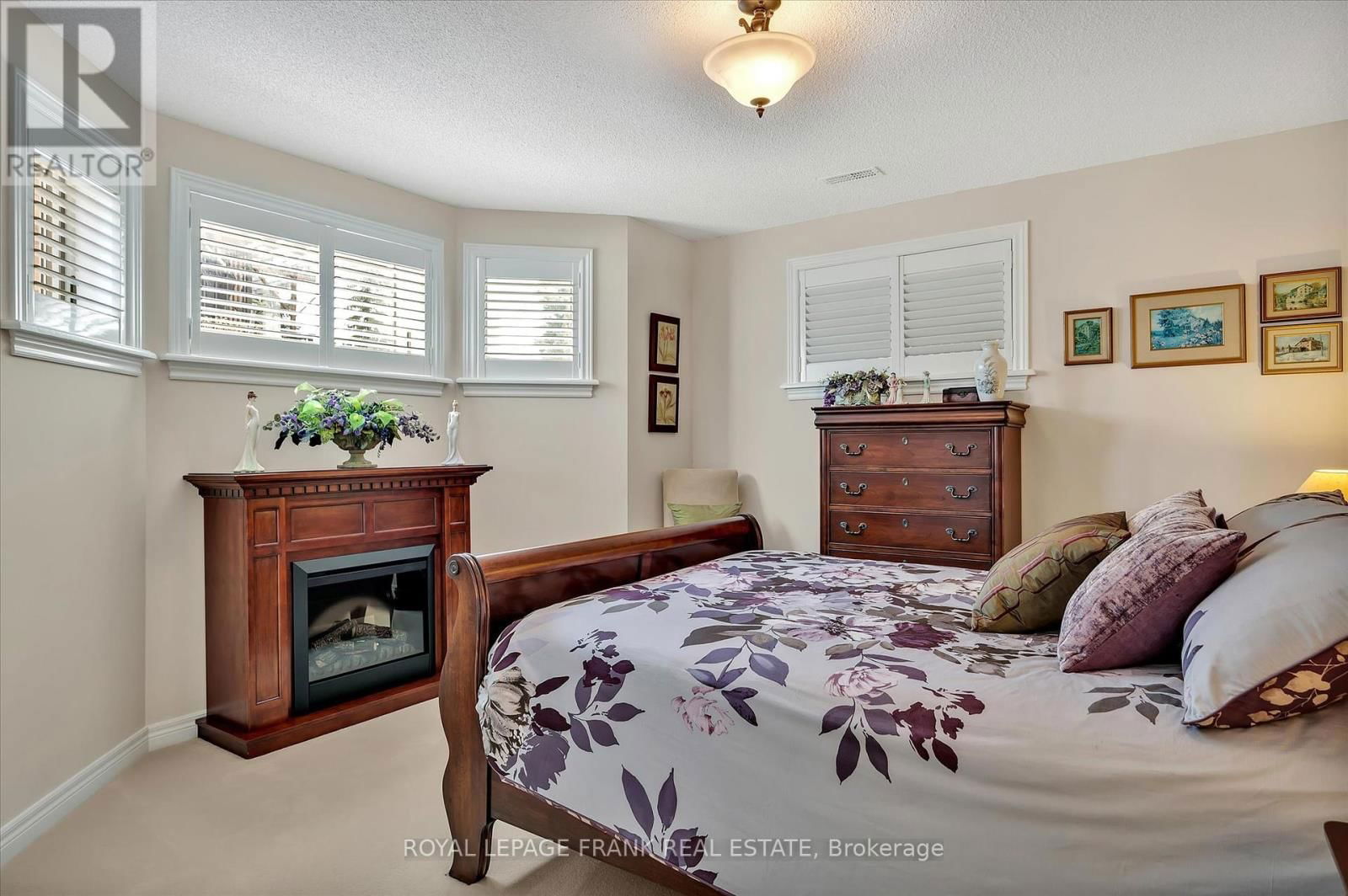 42 HUNTINGWOOD CRESCENT Image 23