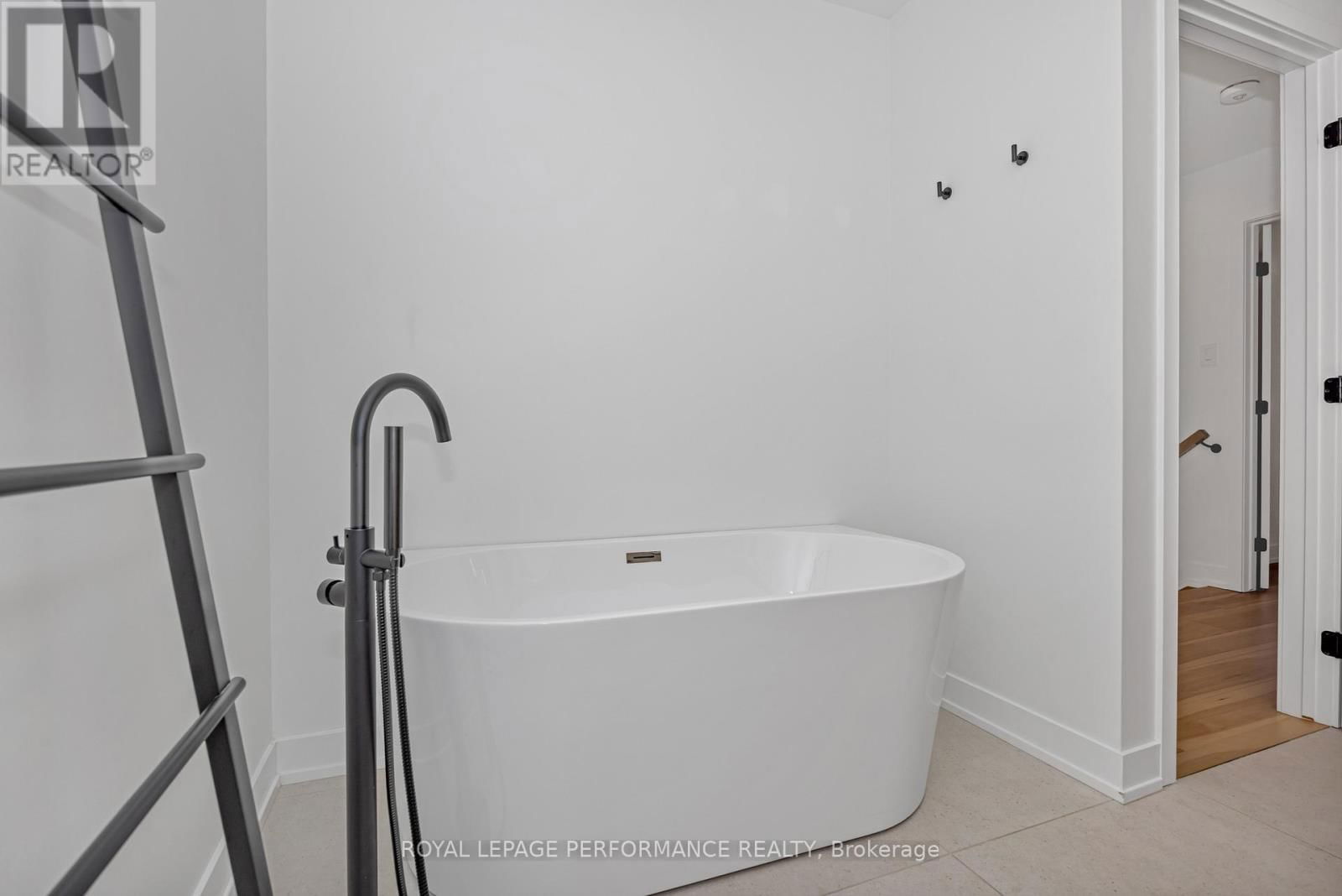 80 DAGMAR AVENUE Image 31