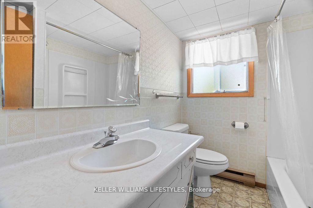7403 SANDERSON ROAD Image 12
