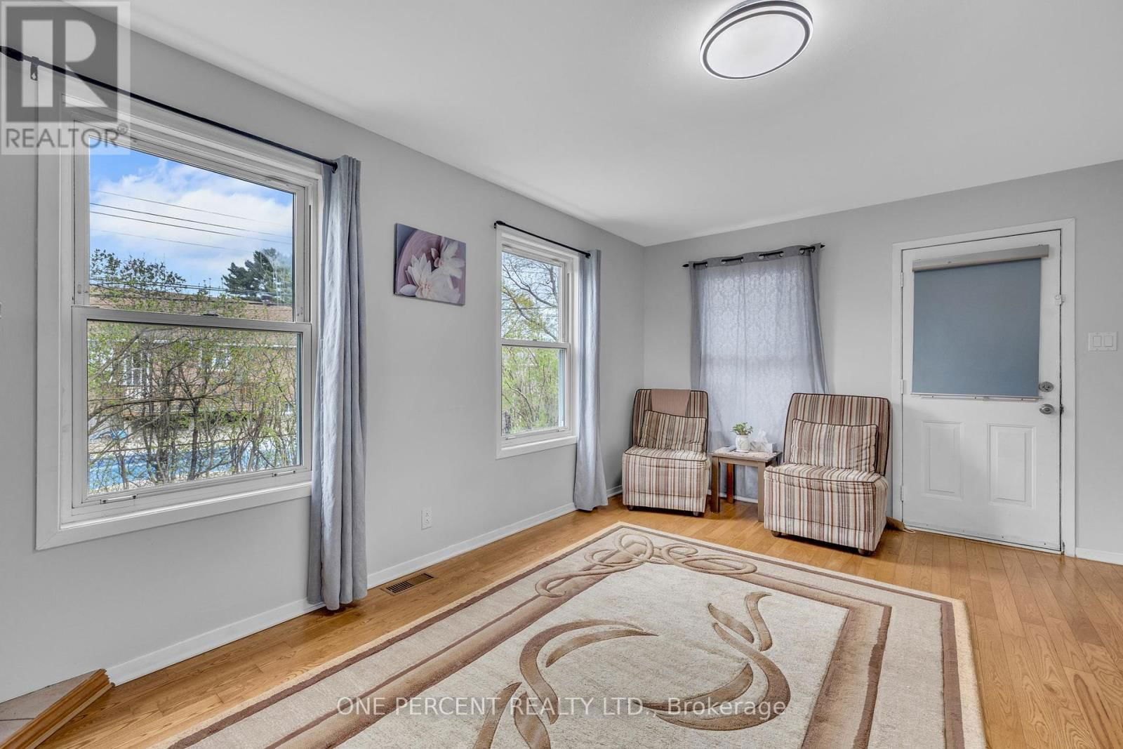 6 TWIN TERRACE Image 24