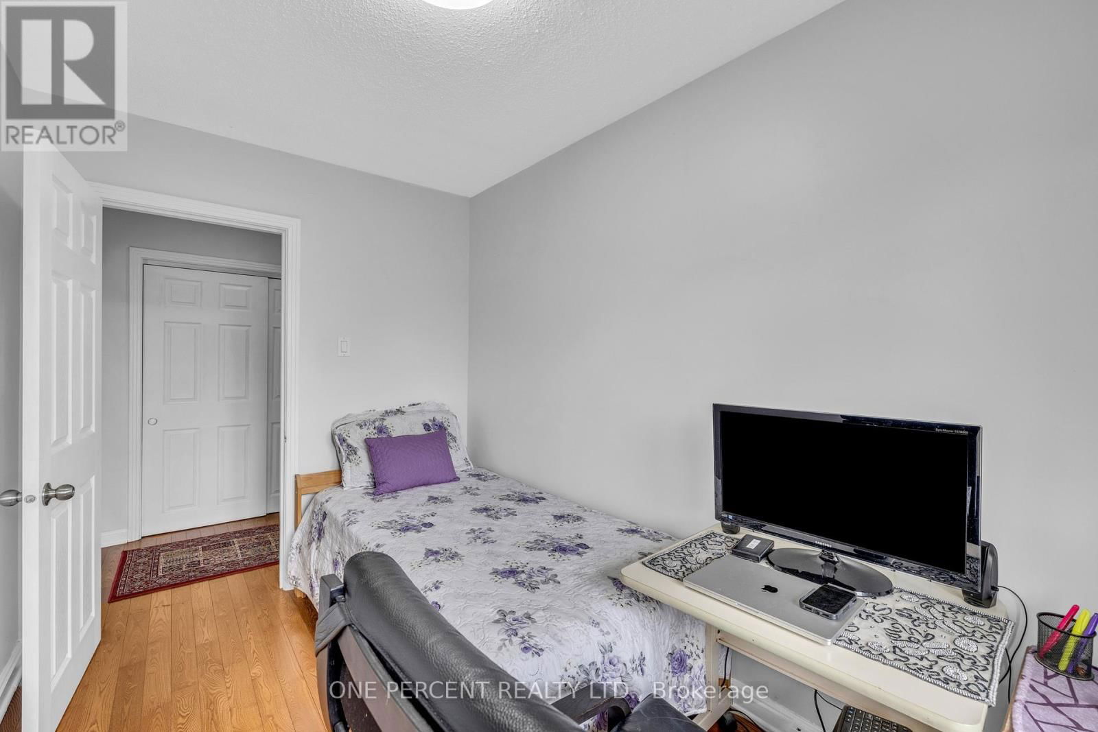 6 TWIN TERRACE Image 29