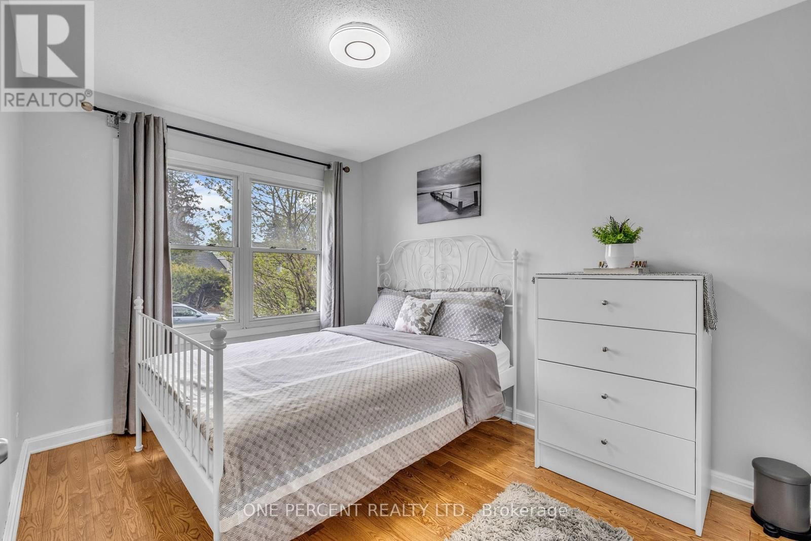 6 TWIN TERRACE Image 30