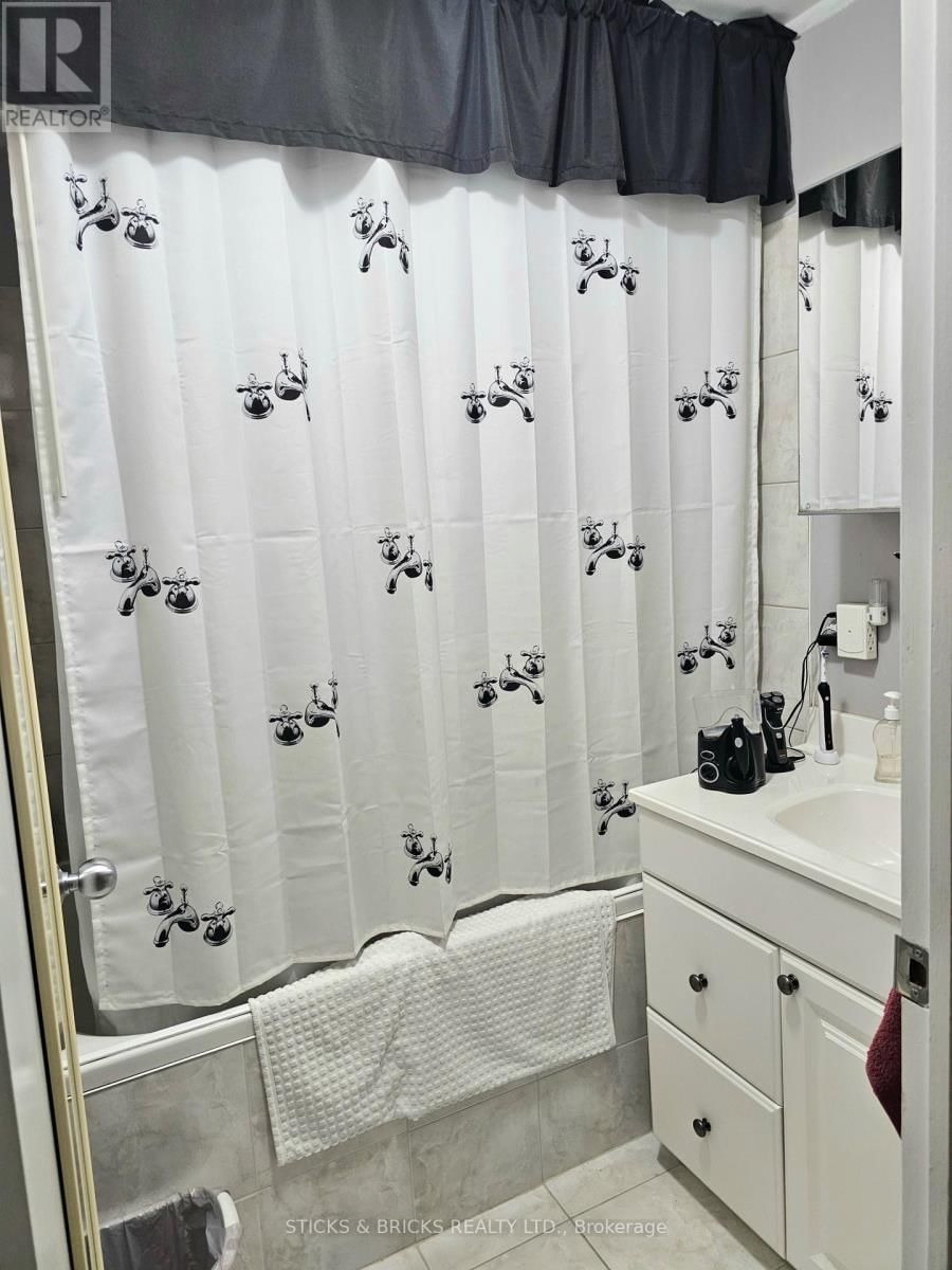 6974 LUNDYS LANE Image 20