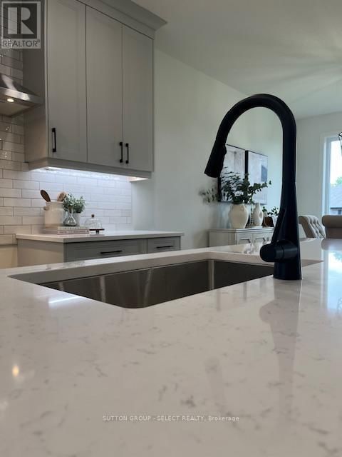 148 FOXBOROUGH PLACE Image 18